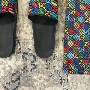 Gucci Slide 'Psychedelic - Black. Dead Stock item still sort high priced !